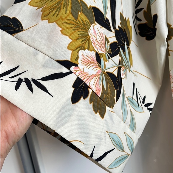 DO EVERYTHING IN LOVE NWOT Cream Kimono with Soft Floral Pattern, One Size - Picture 8 of 8